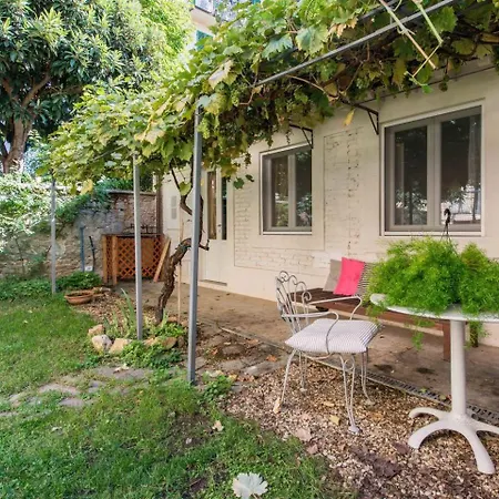 Boutique Apartment With Private Rooms And Garden Oasis-2